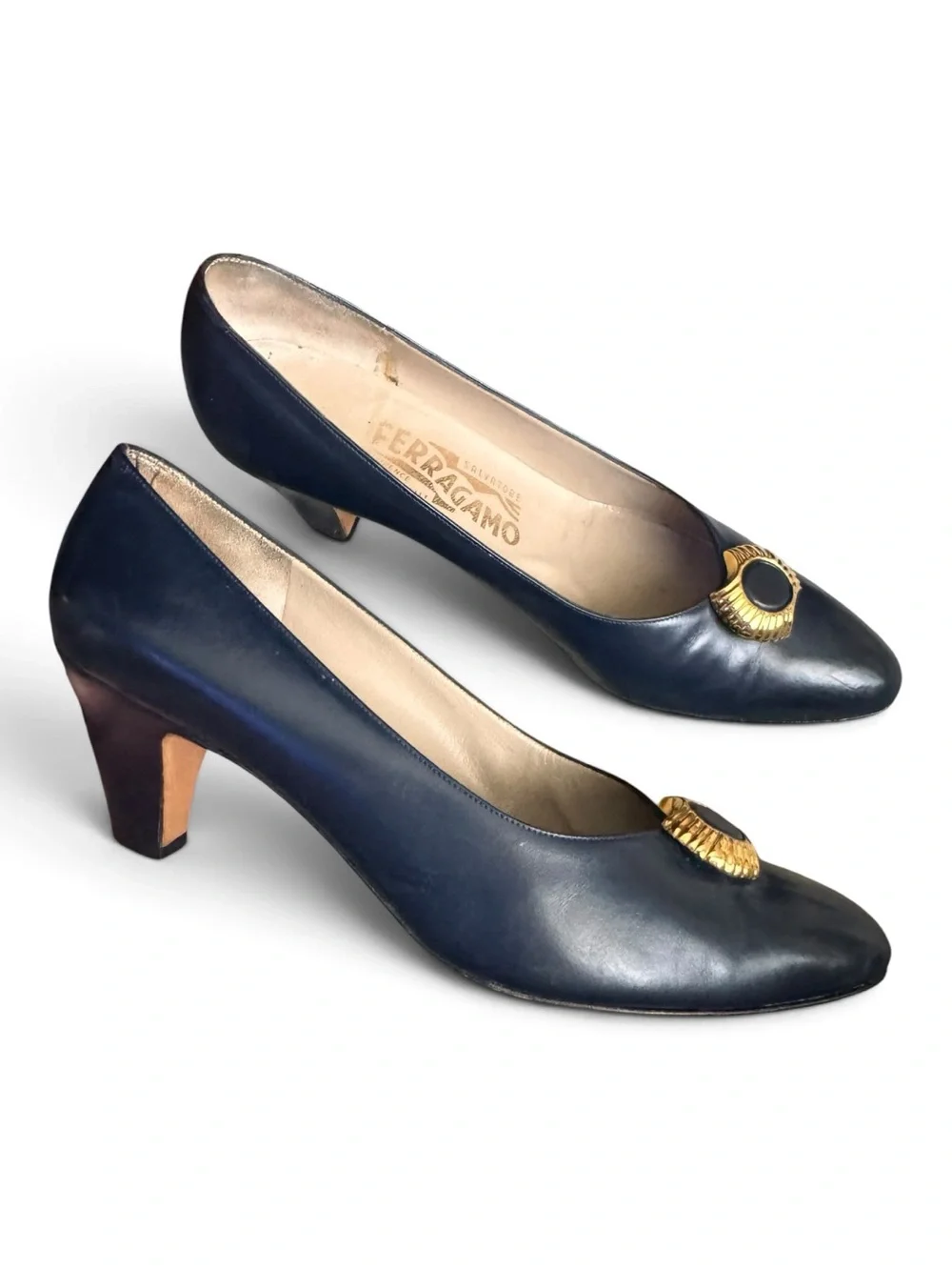 Vintage 70s Salvatore Ferragamo Navy Leather Gold Medallion Pumps 7 AA